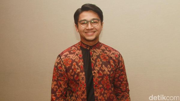 Deva Mahenra Berbatik, Kece Nggak Girls?