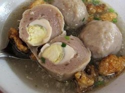 Sluurp! Hangat Gurih Bakso yang Kenyal Bisa Dibuat Sendiri