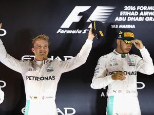 Sengaja Melambat di Lap-lap Akhir, Hamilton Dikritik