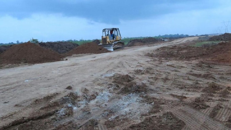 Tinjau Proyek Tol Batang-Semarang, Jokowi: Ini Berhenti 20 Tahun