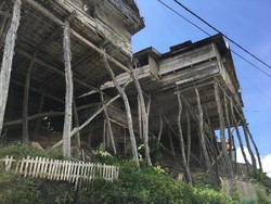 Rahasia di Balik Tiang Rumah 10 Meter di Kepulauan Selayar