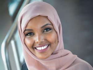 Jadi Model Kanye West, Hijabers AS Ini Banjir Pujian Netizen