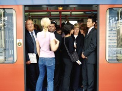 Kamu Anak Kereta? Hindari 10 Kebiasaan yang Kurang Sopan Ini