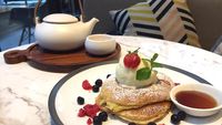 Enaknya Menyesap Teh Bed of Roses Ditemani Pancake Buah Berry