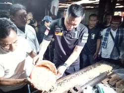 Sambangi Sentral Pembuatan Tempe, Agus Yudhoyono Catat Keluhan Perajin