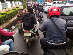 Ibu Kota Diguyur Hujan Senin Pagi, Macet di Sejumlah Jalan