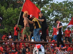 Fadly Padi Jadi Dirigen Macz Man