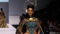 Foto: Koleksi Anne Avantie di Jakarta Fashion Week 2017