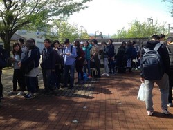 Musim Panas, Malah Pakai Baju Musim Dingin