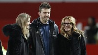 Roberts juga terlihat ditemani gelandang MU Michael Carrick dalam lawatannya ke Old Trafford di bulan November itu. (Foto: Reuters / Carl Recine Livepic)