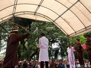 MS Aceh Sunat Hukuman Remaja Pesta Seks di Aceh Jadi 100 Kali Cambuk
