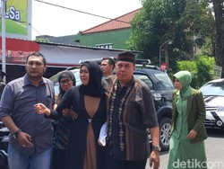 Tangis Keluarga Pecah Saat Jenazah Lettu Ginas Tiba di Rumah Duka