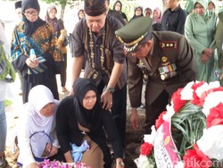Jenazah Lettu CPN Ginas Dimakamkan dengan Upacara Militer di Yogyakarta