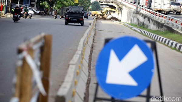 Ada Pemasangan Turap, Jalur TransJ Latumenten Ditutup
