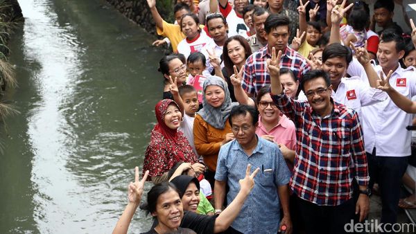 Djarot Sambangi Warga Petukangan