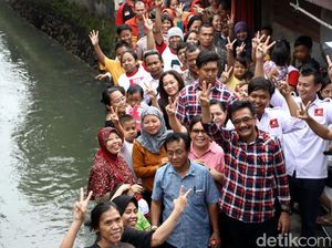 Djarot Sambangi Warga Petukangan