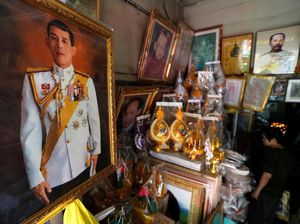 Pedagang Thailand Ramai Menjual Foto Putra Mahkota Maha Vajiralongkorn