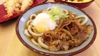 Menikmati Udon Hangat Bertopping Daging dan Donburi Udang Bumbu Pedas
