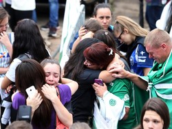 Fans Chapecoense Berkumpul dan Berdoa Bersama di Stadion