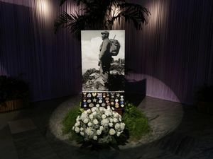 Abu Fidel Castro Ditampilkan, Warga Kuba Antre Beri Penghormatan Terakhir