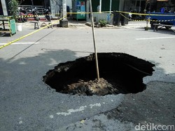 Penyebab Jalan Amblas di Kota Malang Diduga akibat Erosi di Bawah Jalan