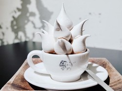 Kopi dengan Topping Meringue Cantik Kini Digemari di Korea Selatan