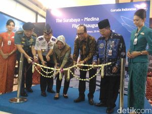 Risma Ingin Garuda Buka Rute Surabaya-Hong Kong