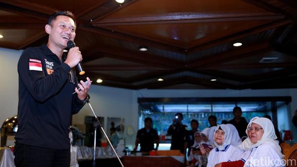 Agus Yudhoyono Bertemu Para Pensiunan Guru