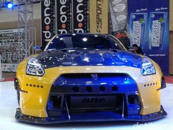 Nissan GT-R Bergaya Rocket Bunny