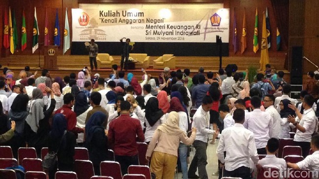 Usai Beri Kuliah Umum, Sri Mulyani Ikut Mannequin Challenge