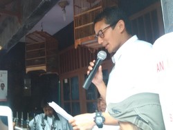 Sandiaga Kampanye di Gang Sempit, Warga Grogol Petamburan Minta Maaf