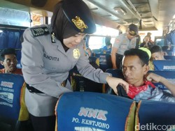 Polisi Pasuruan Razia Bus, Antisipasi Peserta Demo 2 Desember Bawa Sajam