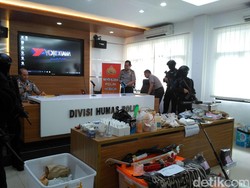 Berkenalan Lewat Facebook, Teroris Majalengka Gunakan Bahan Kutek Rakit Bom