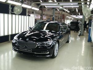 BMW Rakit Seri 7 di Indonesia