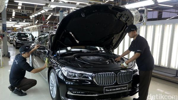 Melihat Perakitan BMW Series 7