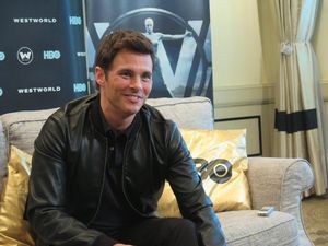 Perankan Teddy Flood, James Marsden Miliki Khayalan Menjadi Koboi