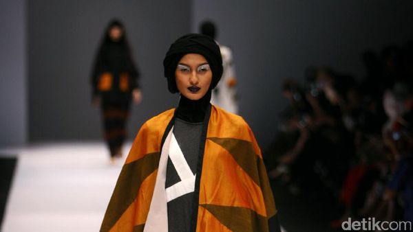 Foto: Koleksi Hannie Hananto di Jakarta Fashion Week 2017