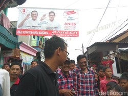 Saat Djarot Blusukan ke Duri Kosambi dan Lewati Spanduk Lawan