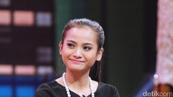 Soon To Be Bride, Acha Septriasa