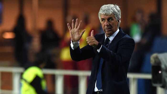 Gian Piero Gasperini BERGAMO, ITALY - SEPTEMBER 21: Head Coach Gian Piero Gasperini of Atalanta issues instructions during the Serie A match between Atalanta BC and US Citta di Palermo at Stadio Atleti Azzurri dItalia on September 21, 2016 in Bergamo, Italy. (Photo by Tullio M. Puglia/Getty Images)