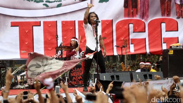 Slank Hibur Massa Apel Nusantara Bersatu