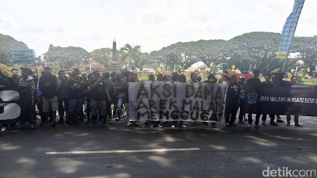 Suporter Turun ke Jalan, Tuntut Kejelasan Status Arema Indonesia