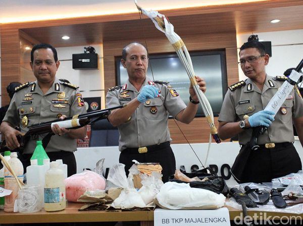 Polisi Rilis Barang Bukti Jaringan Teroris Majalengka