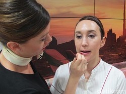 Mengintip Kelas Make Up Pramugari Emirates