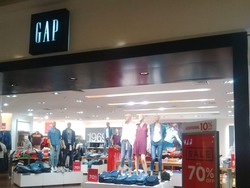 4 Brand Busana dan Sepatu yang Diskon Hingga 70% di Grand Indonesia