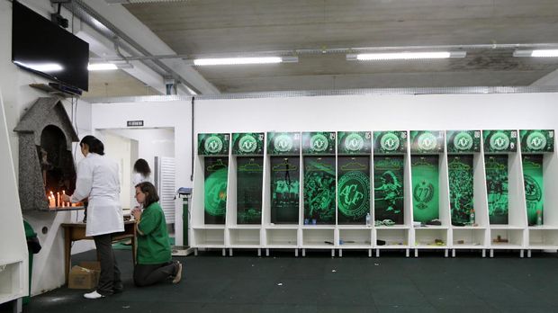 Sepatu Penanda Duka yang Dibawa-bawa Keluarga Para Pemain Chapecoense
