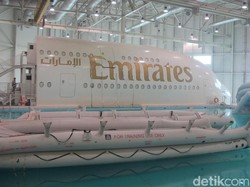 Tempat Pramugari Emirates Basah-basahan
