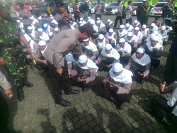 Polisi Sediakan Karpet dan Sajadah untuk Peserta Aksi Damai 2 Desember