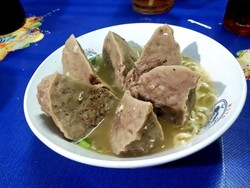 Mampir ke Kawasan Pamulang? Nikmati Saja Roti Bakar, Sop Iga hingga Bakso Bom