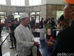 Massa Peserta Aksi Damai 2 Desember dari Semarang ke Jakarta Naik Kereta Api